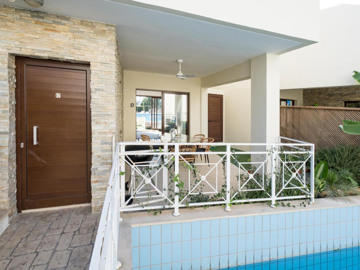 Sanders Aqua Park Resort - Precious 3-Bedroom Holiday Home With Shared Pool Limassol Exteriör bild